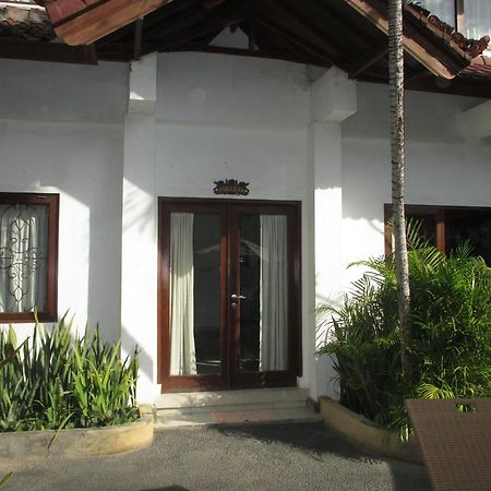 Yuli Bungalows Кута Екстериор снимка