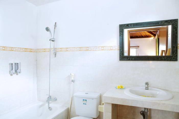 Yuli Bungalows Кута Екстериор снимка