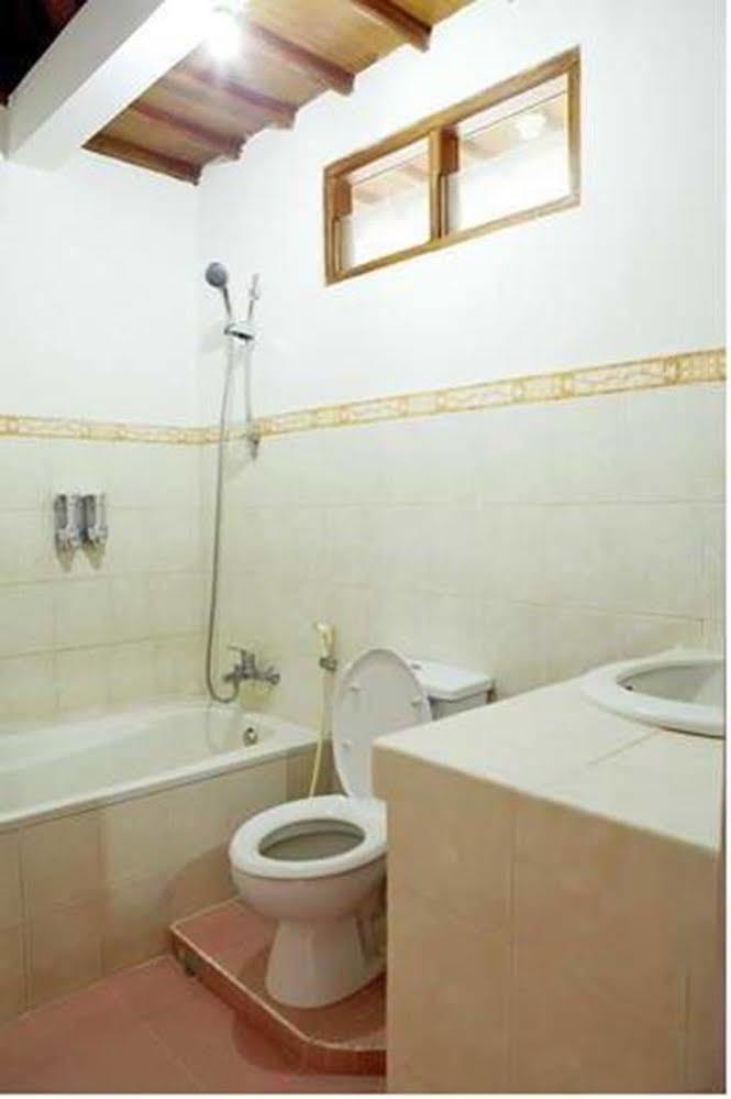 Yuli Bungalows Кута Екстериор снимка