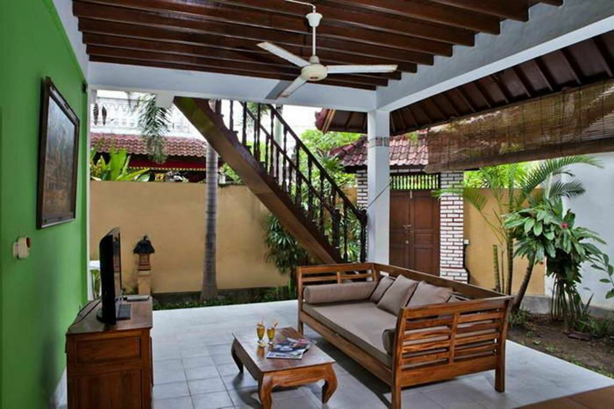Yuli Bungalows Кута Екстериор снимка