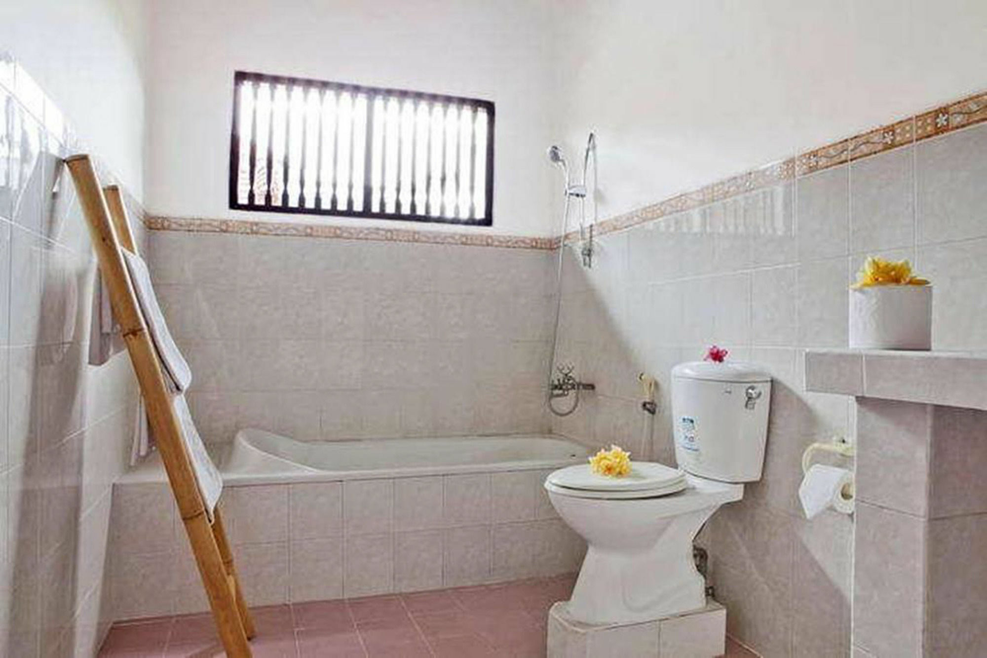 Yuli Bungalows Кута Екстериор снимка